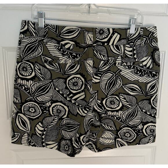 Ann Taylor LOFT Black Green White Floral Print Shorts Size 8 - Picture 3 of 4
